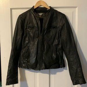 Like new Levi’s moto real leather jacket w/hand pockets